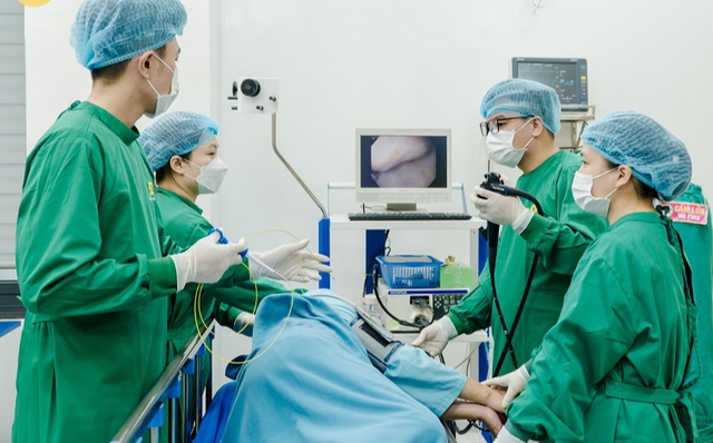 Nội soi tiêu hóa: Người phụ nữ phát hiện ung thư đại tràng từ dấu hiệu nhiều người Việt mắc nhưng bỏ qua - Ảnh 1. Nội soi tiêu hóa: Người phụ nữ phát hiện ung thư đại tràng từ dấu hiệu nhiều người Việt mắc nhưng bỏ qua - Ảnh 1.