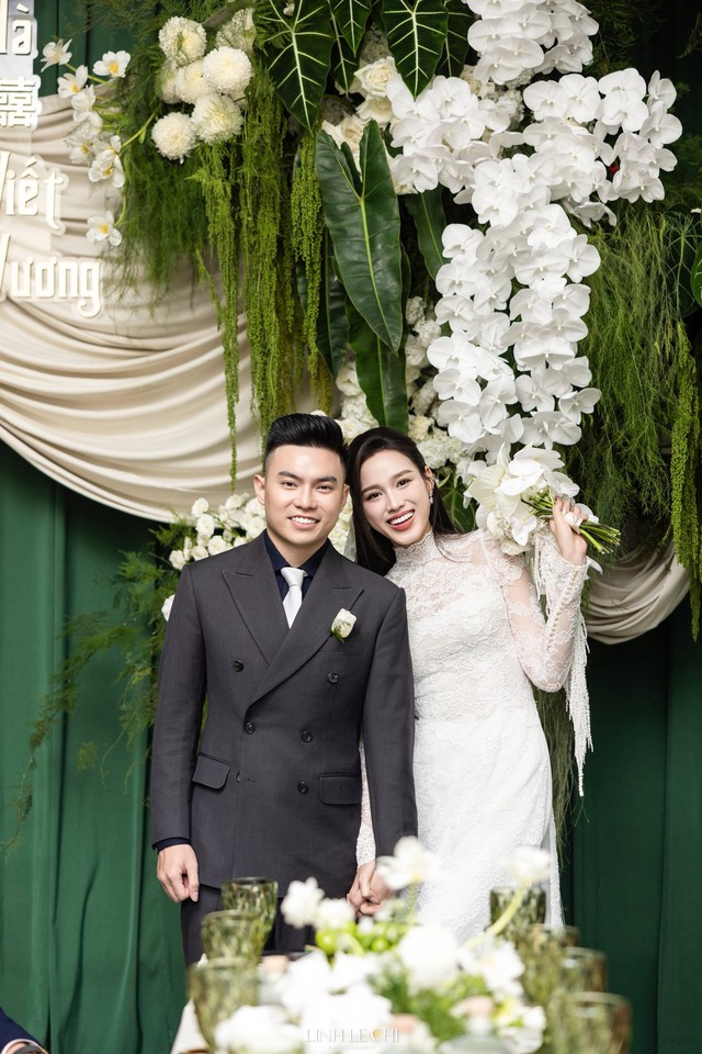 Mẹ Hoa hậu Đỗ Thị Hà rơi nước mắt tiễn con gái lên xe hoa - Ảnh 7. Mẹ Hoa hậu Đỗ Thị Hà rơi nước mắt tiễn con gái lên xe hoa - Ảnh 7.