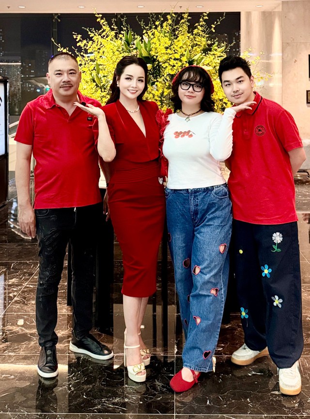 Mai Thu Huyền sau 23 năm lấy chồng doanh nhân, cuộc sống giờ ra sao? - Ảnh 6. Mai Thu Huyền sau 23 năm lấy chồng doanh nhân, cuộc sống giờ ra sao? - Ảnh 6.