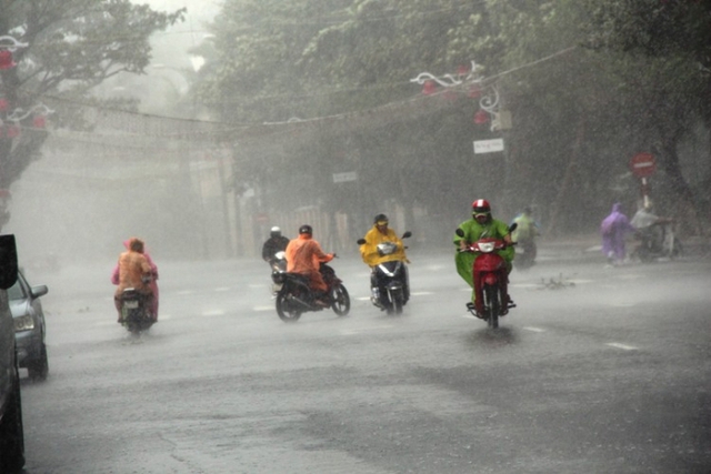 Những nơi sẽ hứng mưa to như trút nước trong ngày hôm nay do ảnh hưởng của bão số 12 - Ảnh 2. Những nơi sẽ hứng mưa to như trút nước trong ngày hôm nay do ảnh hưởng của bão số 12 - Ảnh 2.