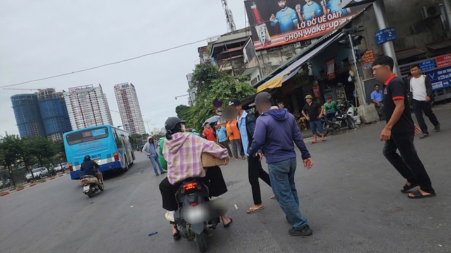 Hỗn loạn tại bến xe Giáp Bát: Nguy cơ tai nạn giao thông từ Xe khách dừng sai quy định - Ảnh 6.