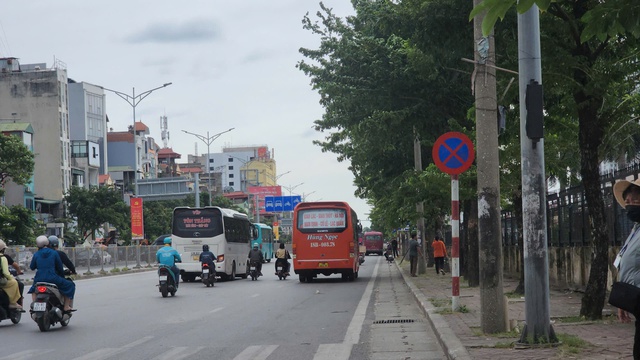Hỗn loạn tại bến xe Giáp Bát: Nguy cơ tai nạn giao thông từ Xe khách dừng sai quy định - Ảnh 7.
