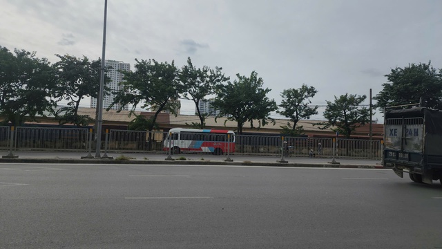 Hỗn loạn tại bến xe Giáp Bát: Nguy cơ tai nạn giao thông từ Xe khách dừng sai quy định - Ảnh 11.