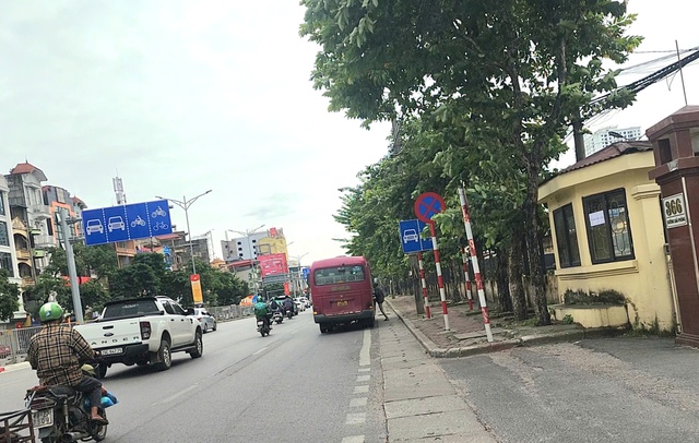 Hỗn loạn tại bến xe Giáp Bát: Nguy cơ tai nạn giao thông từ Xe khách dừng sai quy định - Ảnh 10.