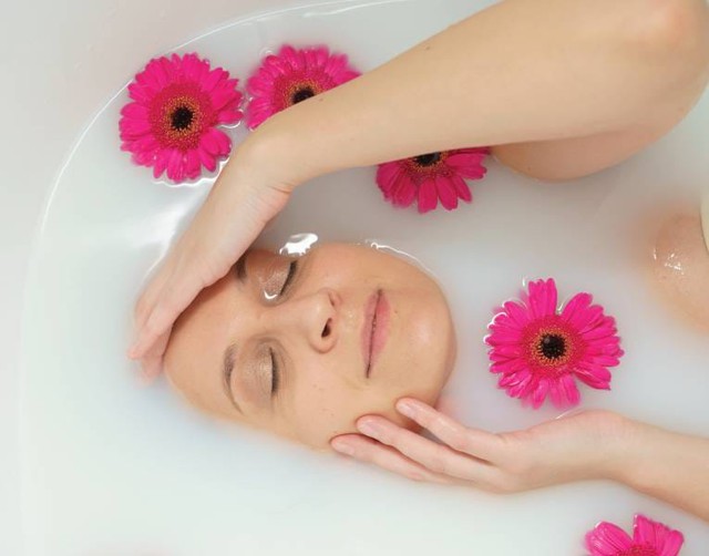 Hướng dẫn sử dụng tắm sữa tươi an toàn trước khi ra nắng - Ảnh 2.
