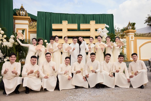 Đám cưới Đỗ Thị Hà vắng bóng Đỗ Mỹ Linh và nhiều người đẹp showbiz - Ảnh 3. Đám cưới Đỗ Thị Hà vắng bóng Đỗ Mỹ Linh và nhiều người đẹp showbiz - Ảnh 3.