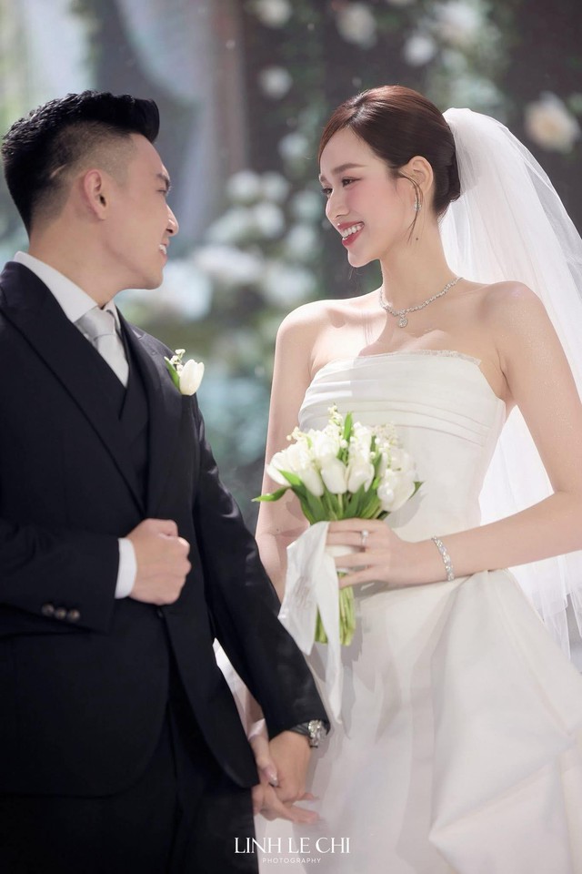 Đám cưới Đỗ Thị Hà vắng bóng Đỗ Mỹ Linh và nhiều người đẹp showbiz - Ảnh 2. Đám cưới Đỗ Thị Hà vắng bóng Đỗ Mỹ Linh và nhiều người đẹp showbiz - Ảnh 2.
