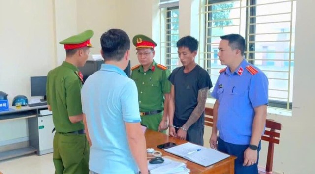 Khởi tố cha dượng bạo hành dã man bé gái lớp 5 ở Hà Tĩnh - Ảnh 1. Khởi tố cha dượng bạo hành dã man bé gái lớp 5 ở Hà Tĩnh - Ảnh 1.