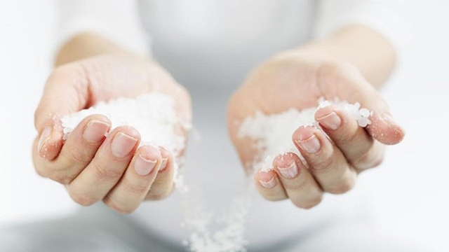 Vì sao nên rắc muối khi về nhà mới? - Ảnh 1.