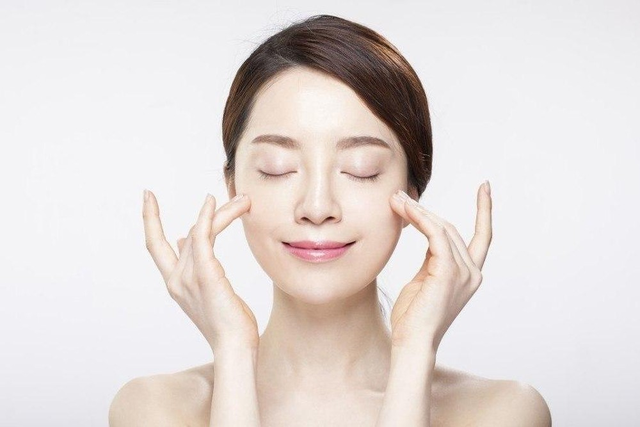 Làm đẹp bằng nước đá: Lợi ích và rủi ro cần lưu ý cho làn da - Ảnh 2. Làm đẹp bằng nước đá: Lợi ích và rủi ro cần lưu ý cho làn da - Ảnh 2.