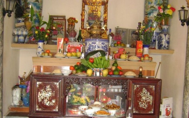 Bát hương đặt trước hay sau mâm ngũ quả trên ban thờ - Ảnh 1. Bát hương đặt trước hay sau mâm ngũ quả trên ban thờ - Ảnh 1.