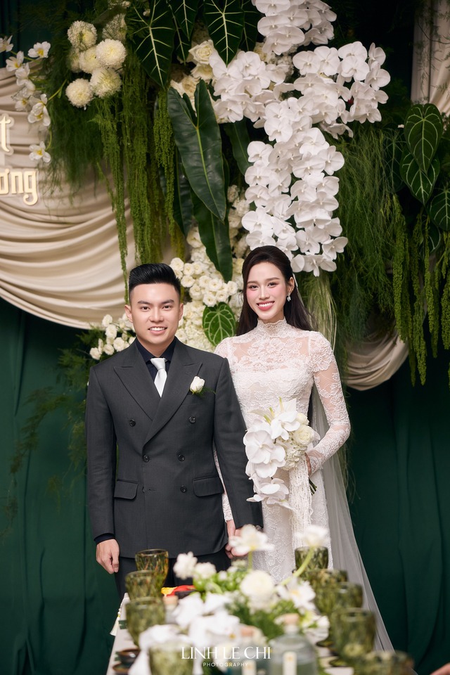 'Cô dâu nghìn tỷ' Đỗ Thị Hà khoe sắc trong 4 bộ váy cưới đẳng cấp, sang chảnh - Ảnh 2. 'Cô dâu nghìn tỷ' Đỗ Thị Hà khoe sắc trong 4 bộ váy cưới đẳng cấp, sang chảnh - Ảnh 2.