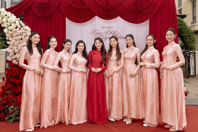 Á hậu Chế Nguyễn Quỳnh Châu rạng rỡ trong lễ vu quy - Ảnh 9. Á hậu Chế Nguyễn Quỳnh Châu rạng rỡ trong lễ vu quy - Ảnh 9.