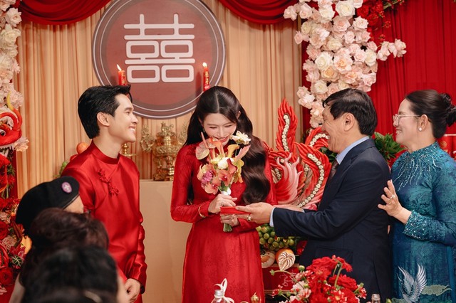 Á hậu Chế Nguyễn Quỳnh Châu rạng rỡ trong lễ vu quy - Ảnh 11. Á hậu Chế Nguyễn Quỳnh Châu rạng rỡ trong lễ vu quy - Ảnh 11.
