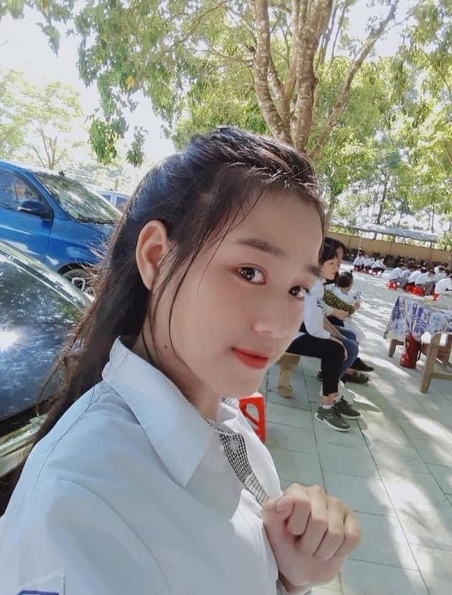 Hoa hậu Đỗ Thị Hà được khen xin từ bé - Ảnh 8. Hoa hậu Đỗ Thị Hà được khen xin từ bé - Ảnh 8.