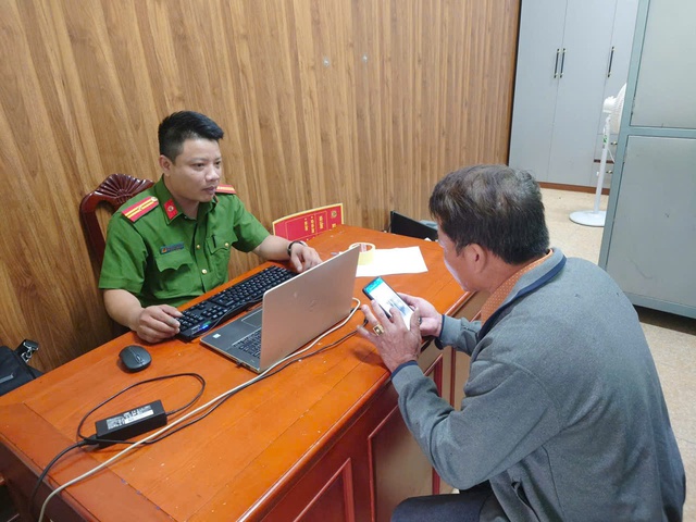 Ngăn chặn vụ lừa đảo tinh vi nhắm vào người cao tuổi - Ảnh 1. Ngăn chặn vụ lừa đảo tinh vi nhắm vào người cao tuổi - Ảnh 1.