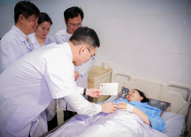 Tin sáng 26/10: Công an thông tin vụ nam thanh niên 19 tuổi bất ngờ nhận được 879 lượt chuyển tiền; không khí lạnh mạnh lại ập về miền Bắc  - Ảnh 1. Tin sáng 26/10: Công an thông tin vụ nam thanh niên 19 tuổi bất ngờ nhận được 879 lượt chuyển tiền; không khí lạnh mạnh lại ập về miền Bắc  - Ảnh 1.