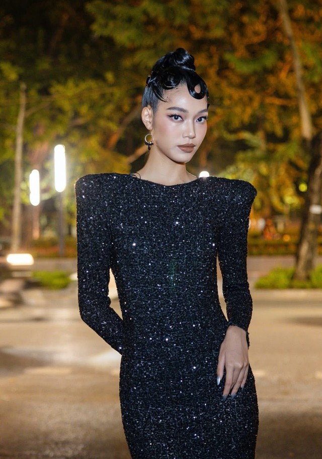Mai Hoa tự tin thể hiện phong cách thời trang Sau đăng quang Vietnam ’ s Next Top Model 2025 - Ảnh 7. Mai Hoa tự tin thể hiện phong cách thời trang Sau đăng quang Vietnam ’ s Next Top Model 2025 - Ảnh 7.