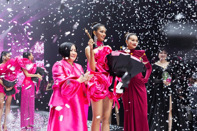 Mai Hoa tự tin thể hiện phong cách thời trang Sau đăng quang Vietnam ’ s Next Top Model 2025 - Ảnh 2. Mai Hoa tự tin thể hiện phong cách thời trang Sau đăng quang Vietnam ’ s Next Top Model 2025 - Ảnh 2.