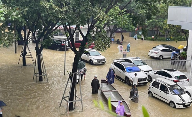 Chuyên gia lý giải vì sao miền Trung đặc biệt mưa lớn, nhiều nơi chìm trong biển nước - Ảnh 1. Chuyên gia lý giải vì sao miền Trung đặc biệt mưa lớn, nhiều nơi chìm trong biển nước - Ảnh 1.