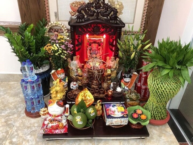 Tại sao ban Thần tài thờ dưới đất - Ảnh 1. Tại sao ban Thần tài thờ dưới đất - Ảnh 1.