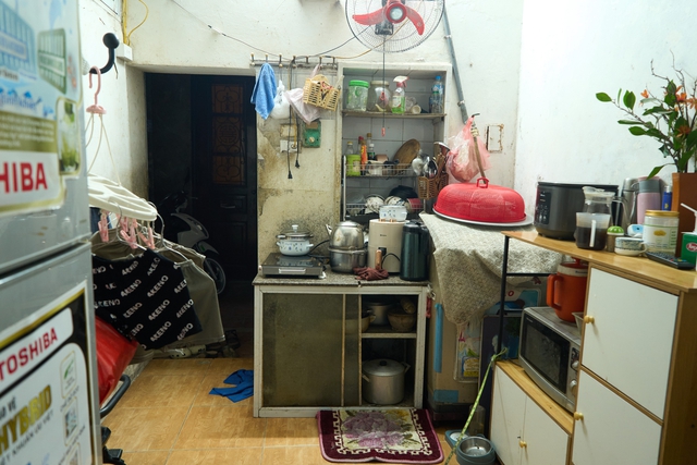 Những căn nhà siêu nhỏ giữa phố cổ Hà Nội – nơi từng mét vuông đều có giá vàng - Ảnh 2. Những căn nhà siêu nhỏ giữa phố cổ Hà Nội – nơi từng mét vuông đều có giá vàng - Ảnh 2.