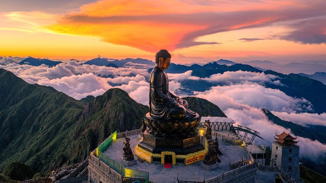 Lạc vào 'miền cổ tích' trên đỉnh Fansipan mùa mây - Ảnh 3. Lạc vào 'miền cổ tích' trên đỉnh Fansipan mùa mây - Ảnh 3.