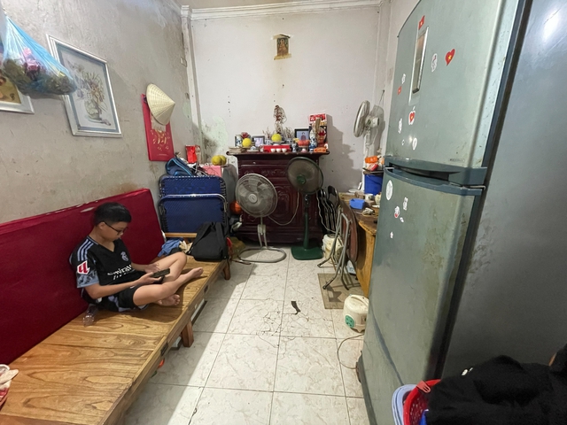 Những căn nhà siêu nhỏ giữa phố cổ Hà Nội – nơi từng mét vuông đều có giá vàng - Ảnh 5. Những căn nhà siêu nhỏ giữa phố cổ Hà Nội – nơi từng mét vuông đều có giá vàng - Ảnh 5.