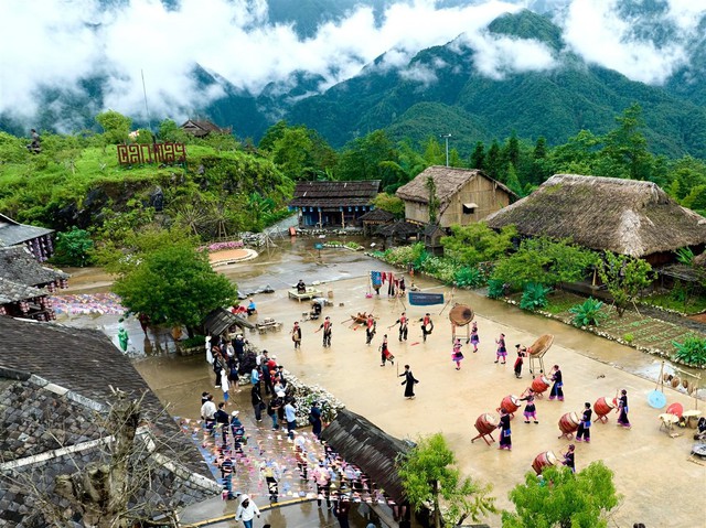 Lạc vào 'miền cổ tích' trên đỉnh Fansipan mùa mây - Ảnh 5. Lạc vào 'miền cổ tích' trên đỉnh Fansipan mùa mây - Ảnh 5.