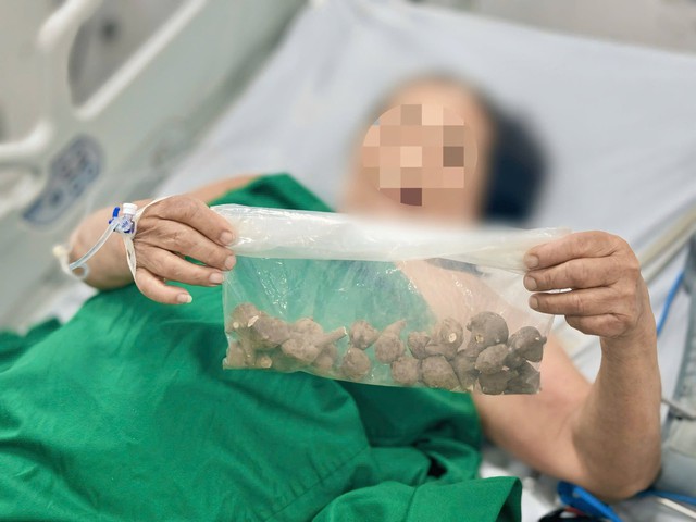 Cụ bà nguy kịch do tự ý dùng loại củ này chữa đau khớp - Ảnh 2. Cụ bà nguy kịch do tự ý dùng loại củ này chữa đau khớp - Ảnh 2.