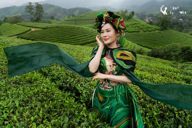 Vợ anh Tạ 'Mưa đỏ' lần đầu thử sức làm diễn viên cùng chồng trong MV 'Hẹn hò Phú Thọ' - Ảnh 2. Vợ anh Tạ 'Mưa đỏ' lần đầu thử sức làm diễn viên cùng chồng trong MV 'Hẹn hò Phú Thọ' - Ảnh 2.