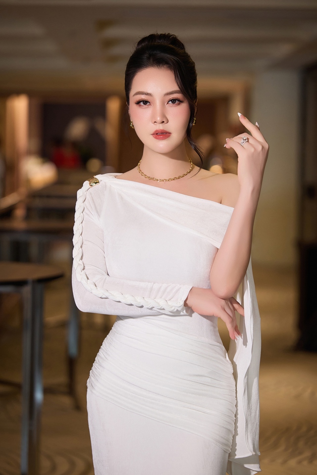 Á hậu Thụy Vân sinh con gái ở tuổi 39, được chồng và người thân chăm sóc tận tình - Ảnh 3.