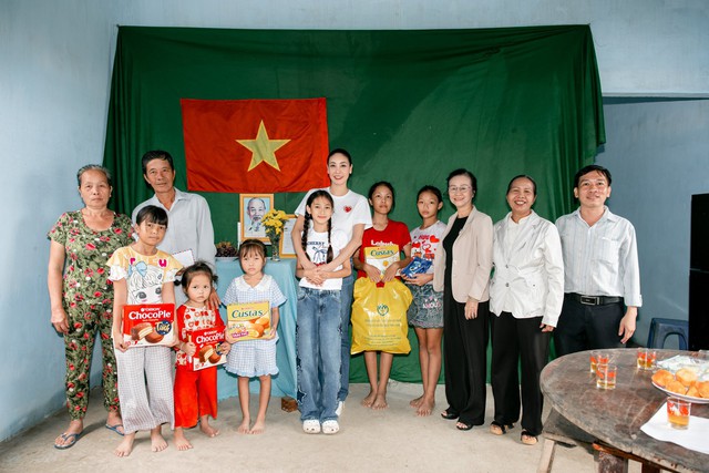 Con gái Hoa hậu Hà Kiều Anh làm thiện nguyện , nhan sắc gây ngỡ ngàng - Ảnh 3.