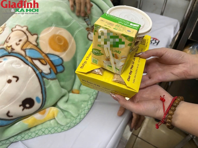 Lan tỏa yêu thương qua những suất cơm chay tại Bệnh viện Ung Bướu Hà Nội - Ảnh 6. Lan tỏa yêu thương qua những suất cơm chay tại Bệnh viện Ung Bướu Hà Nội - Ảnh 6.