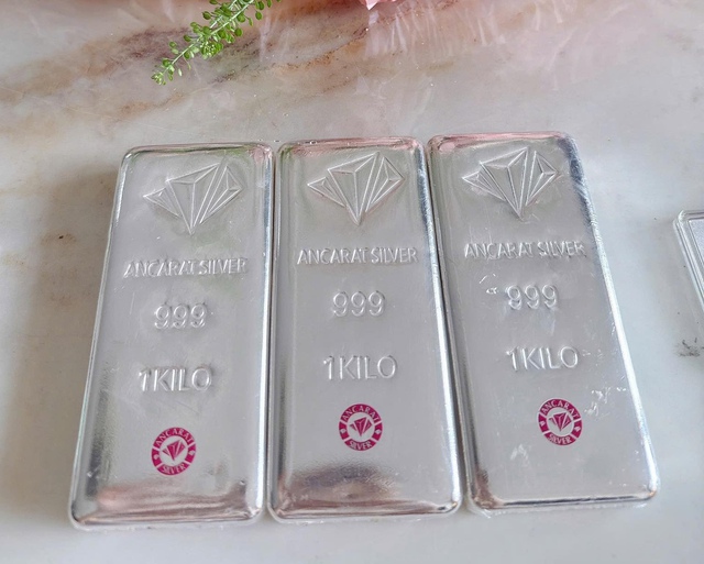 Giá bạc hôm nay ngày 31/10: Thị trường trong nước tiếp tục tăng - giảm, nhịp điều chỉnh lên tới 200.000 đồng/kg - Ảnh 2. Giá bạc hôm nay ngày 31/10: Thị trường trong nước tiếp tục tăng - giảm, nhịp điều chỉnh lên tới 200.000 đồng/kg - Ảnh 2.