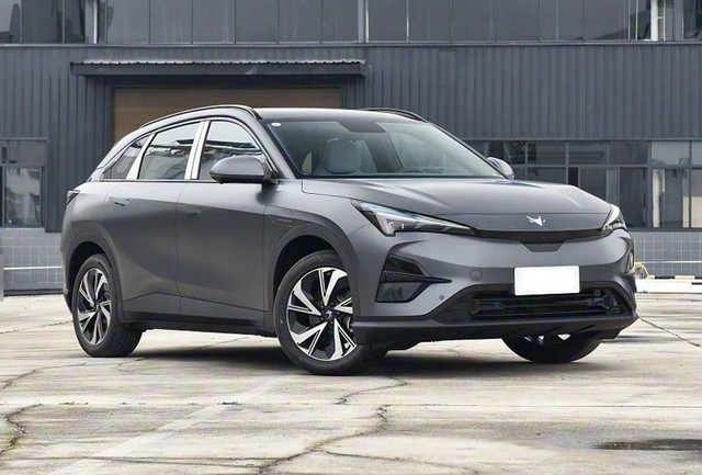 SUV cỡ C giá 421 triệu đồng với thiết kế hiện đại và hệ thống lái tự động - Ảnh 2. SUV cỡ C giá 421 triệu đồng với thiết kế hiện đại và hệ thống lái tự động - Ảnh 2.