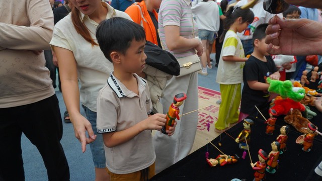 Trải nghiệm văn hóa đa dạng tại Hội chợ mùa thu 2025 ở Hà Nội - Ảnh 1. Trải nghiệm văn hóa đa dạng tại Hội chợ mùa thu 2025 ở Hà Nội - Ảnh 1.