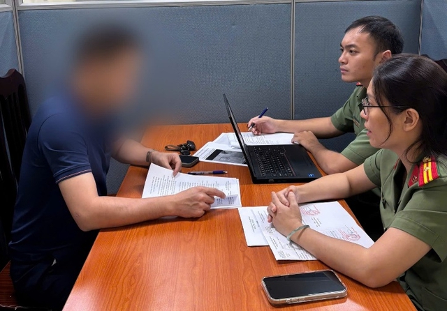 Hà Nội: TikToker có tiếng bị xử phạt vì đăng tin sai sự thật về vụ Công an đang điều tra - Ảnh 1. Hà Nội: TikToker có tiếng bị xử phạt vì đăng tin sai sự thật về vụ Công an đang điều tra - Ảnh 1.