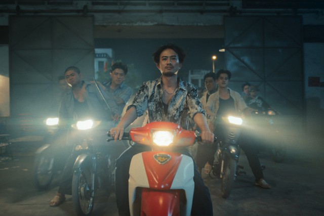 Doãn Quốc Đam thống trị doanh thu phòng vé với Truy tìm Long Diên Hương - Ảnh 1. Doãn Quốc Đam thống trị doanh thu phòng vé với Truy tìm Long Diên Hương - Ảnh 1.