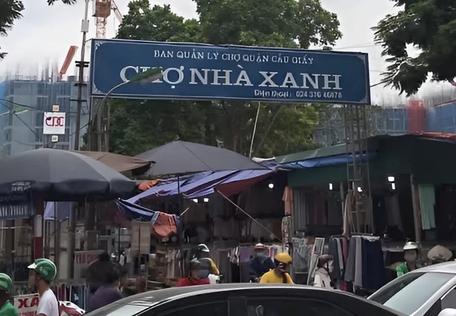 Chợ Nhà Xanh: Thiên đường hàng rẻ hay nơi buôn bán hàng nhái - Ảnh 1. Chợ Nhà Xanh: Thiên đường hàng rẻ hay nơi buôn bán hàng nhái - Ảnh 1.