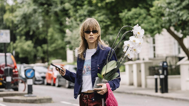 Tóc mái boho - bí quyết tạo vẻ đẹp phóng khoáng mùa thu 2025 - Ảnh 1. Tóc mái boho - bí quyết tạo vẻ đẹp phóng khoáng mùa thu 2025 - Ảnh 1.