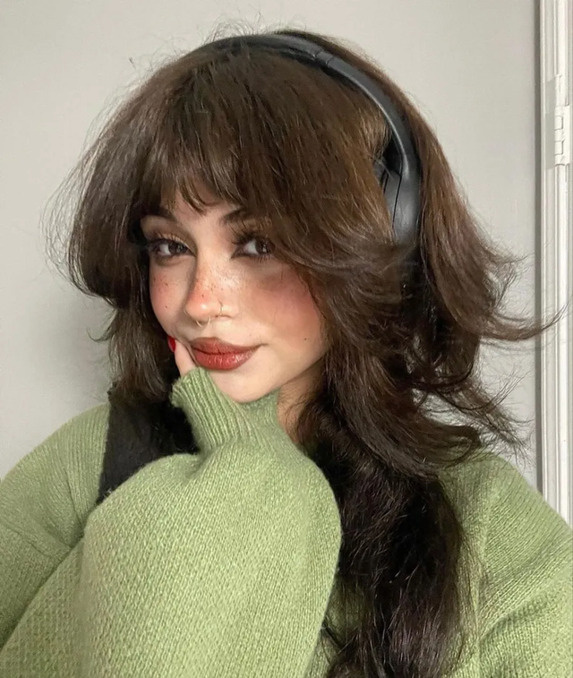 Tóc mái boho - bí quyết tạo vẻ đẹp phóng khoáng mùa thu 2025 - Ảnh 5. Tóc mái boho - bí quyết tạo vẻ đẹp phóng khoáng mùa thu 2025 - Ảnh 5.