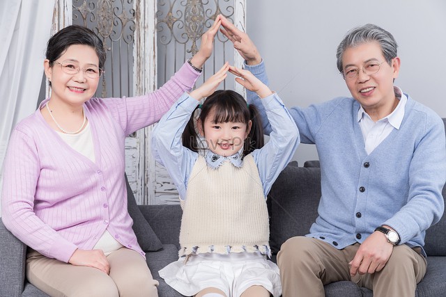 lovepik-grandparents-love-their-granddaughters-picture501212626-1759710329381-1759710329974762695818.jpg