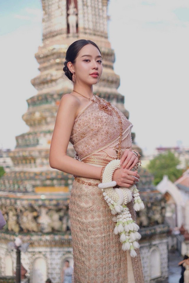 Khoảnh khắc dí dỏm triệu view khi Hoa hậu Thanh Thủy dạy Hoa hậu Thái Lan hát 'Phép màu' - Ảnh 5.