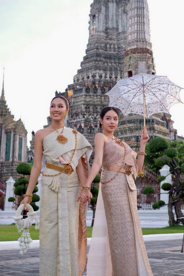 Khoảnh khắc dí dỏm triệu view khi Hoa hậu Thanh Thủy dạy Hoa hậu Thái Lan hát 'Phép màu' - Ảnh 9.