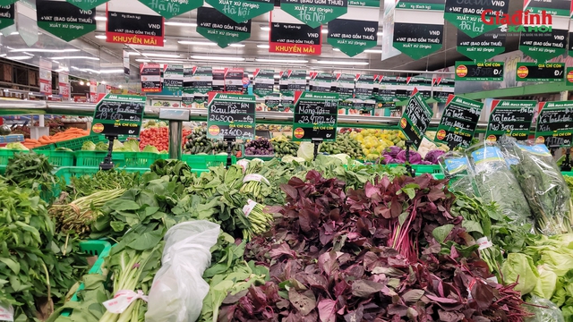 Bão số 11 gây mưa ngập diện rộng , giá thực phẩm vẫn ổn định tại Hà Nội - Ảnh 3.