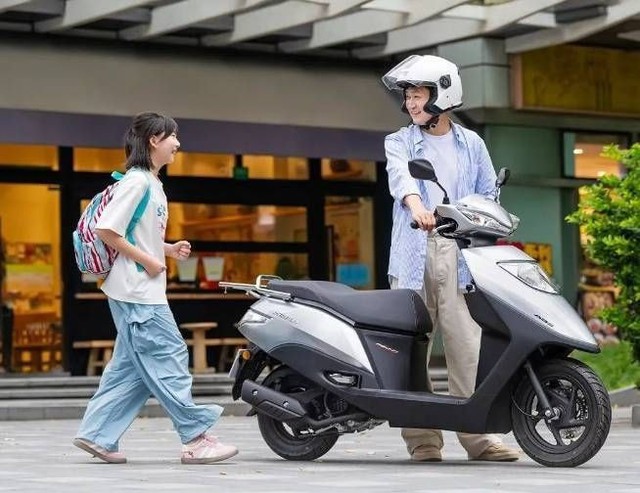 Xe ga 125cc giá 28 triệu đồng của Honda đẹp như huyền thoại Spacy, trang bị hiện đại rẻ hơn Vision, chỉ ngang xe số Wave Alpha - Ảnh 2. Xe ga 125cc giá 28 triệu đồng của Honda đẹp như huyền thoại Spacy, trang bị hiện đại rẻ hơn Vision, chỉ ngang xe số Wave Alpha - Ảnh 2.