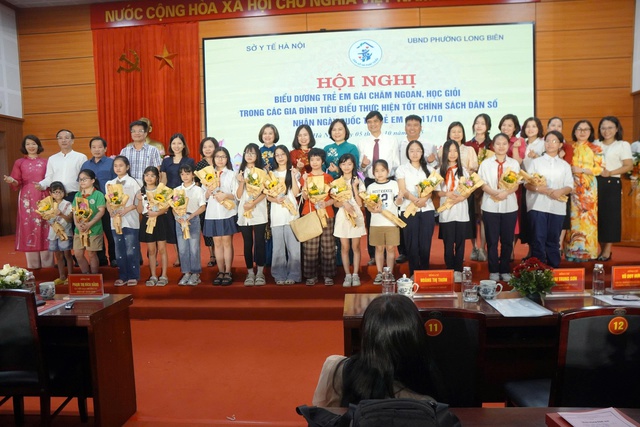 Biểu dương trẻ em gái chăm ngoan, học giỏi trong các gia đình tiêu biểu thực hiện tốt chính sách dân số - Ảnh 3.