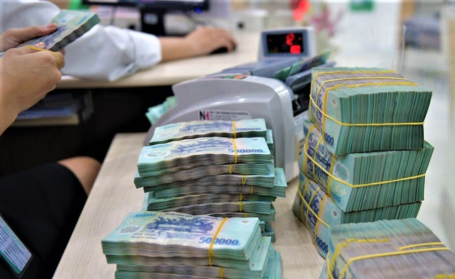 Ngân hàng lãi suất tiết kiệm 12 tháng cao hơn 7 , 4 %: Gửi 400 triệu đồng nhận lãi bao nhiêu - Ảnh 2.