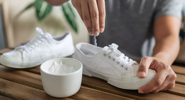 Cách xử lý giày dép bị ẩm ướt trong mùa mưa hiệu quả - Ảnh 1. Cách xử lý giày dép bị ẩm ướt trong mùa mưa hiệu quả - Ảnh 1.